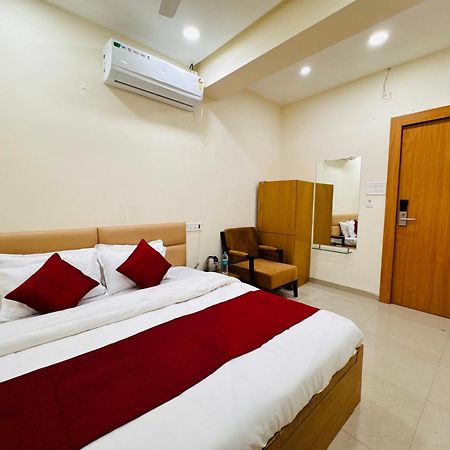 Hotel Shivlok Ujjain Bagian luar foto