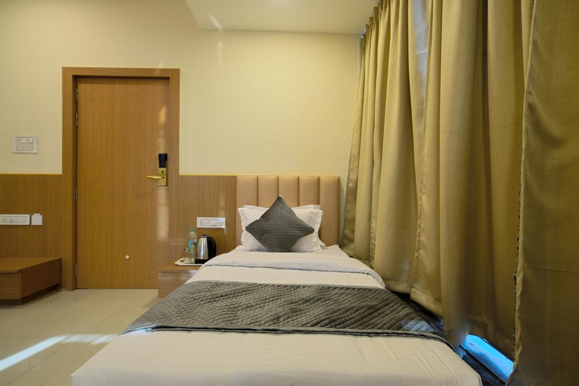 Hotel Shivlok Ujjain Ruang foto