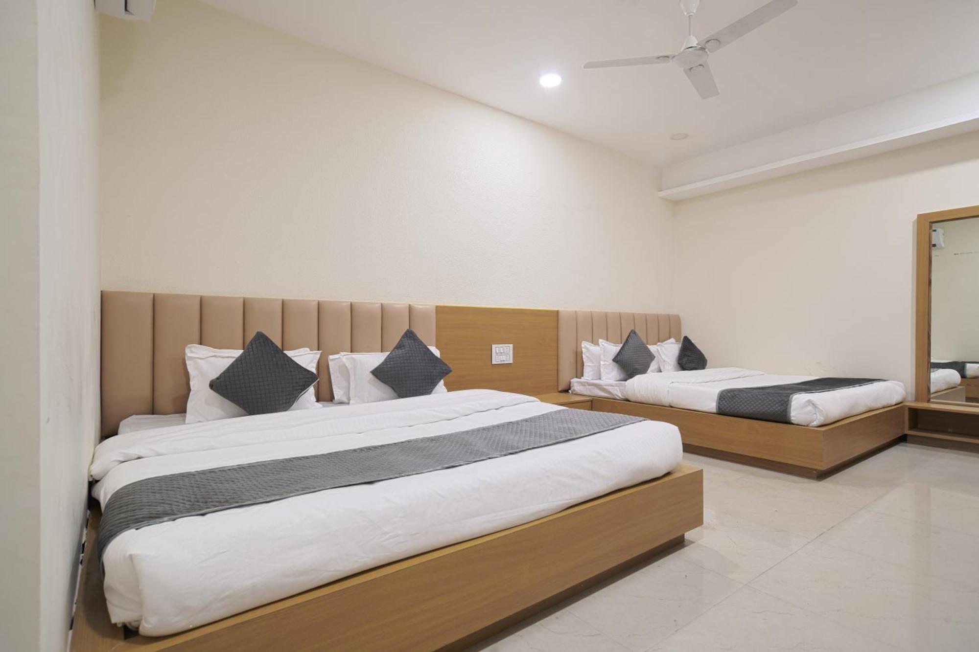 Hotel Shivlok Ujjain Ruang foto