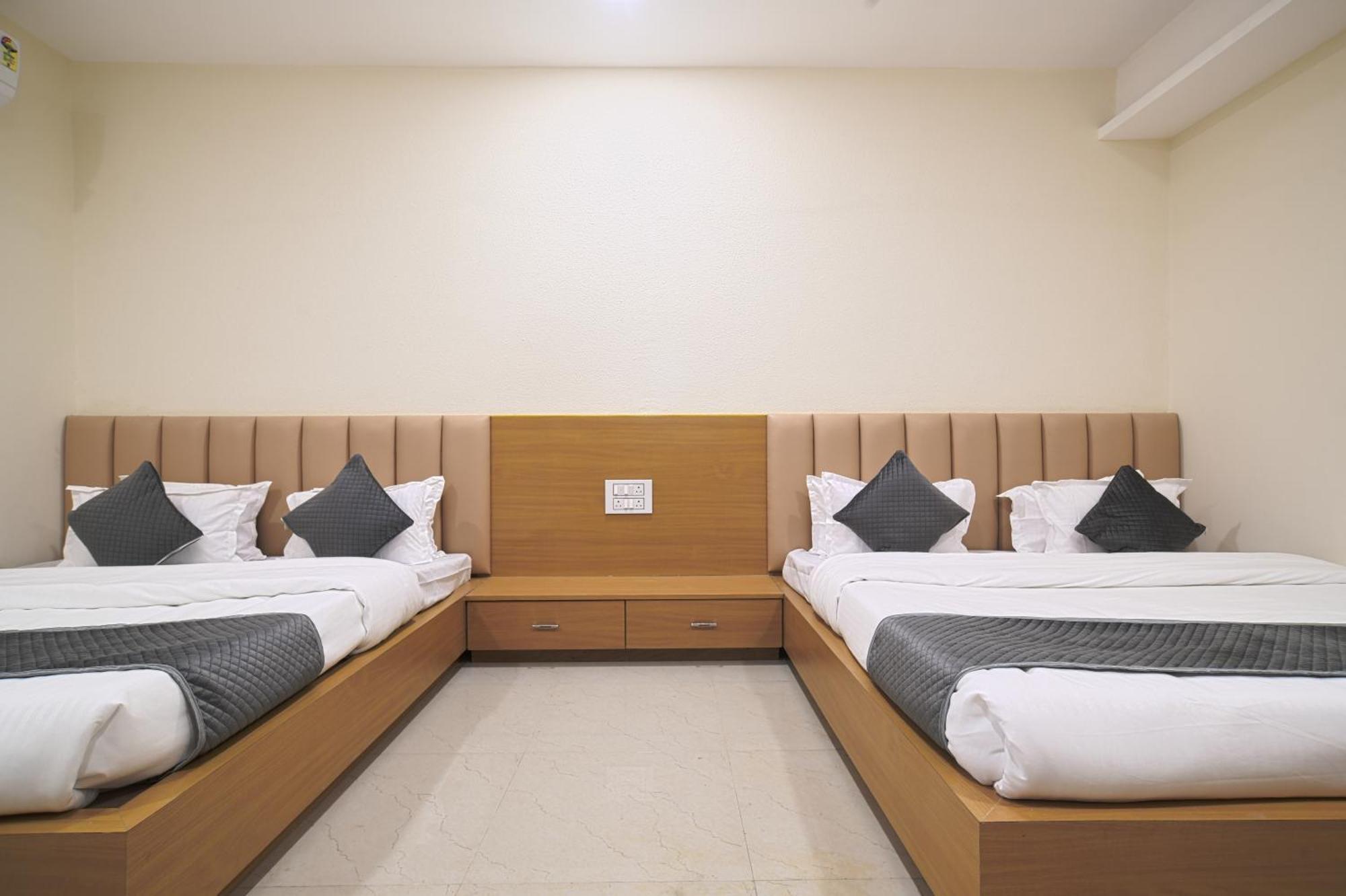 Hotel Shivlok Ujjain Ruang foto