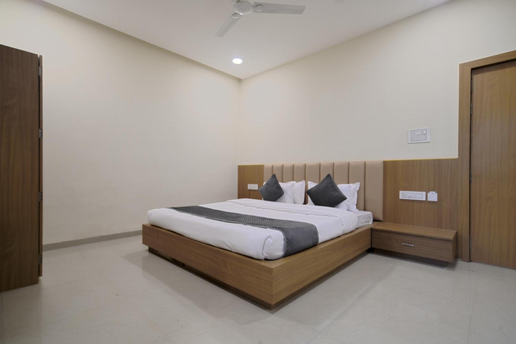 Hotel Shivlok Ujjain Ruang foto