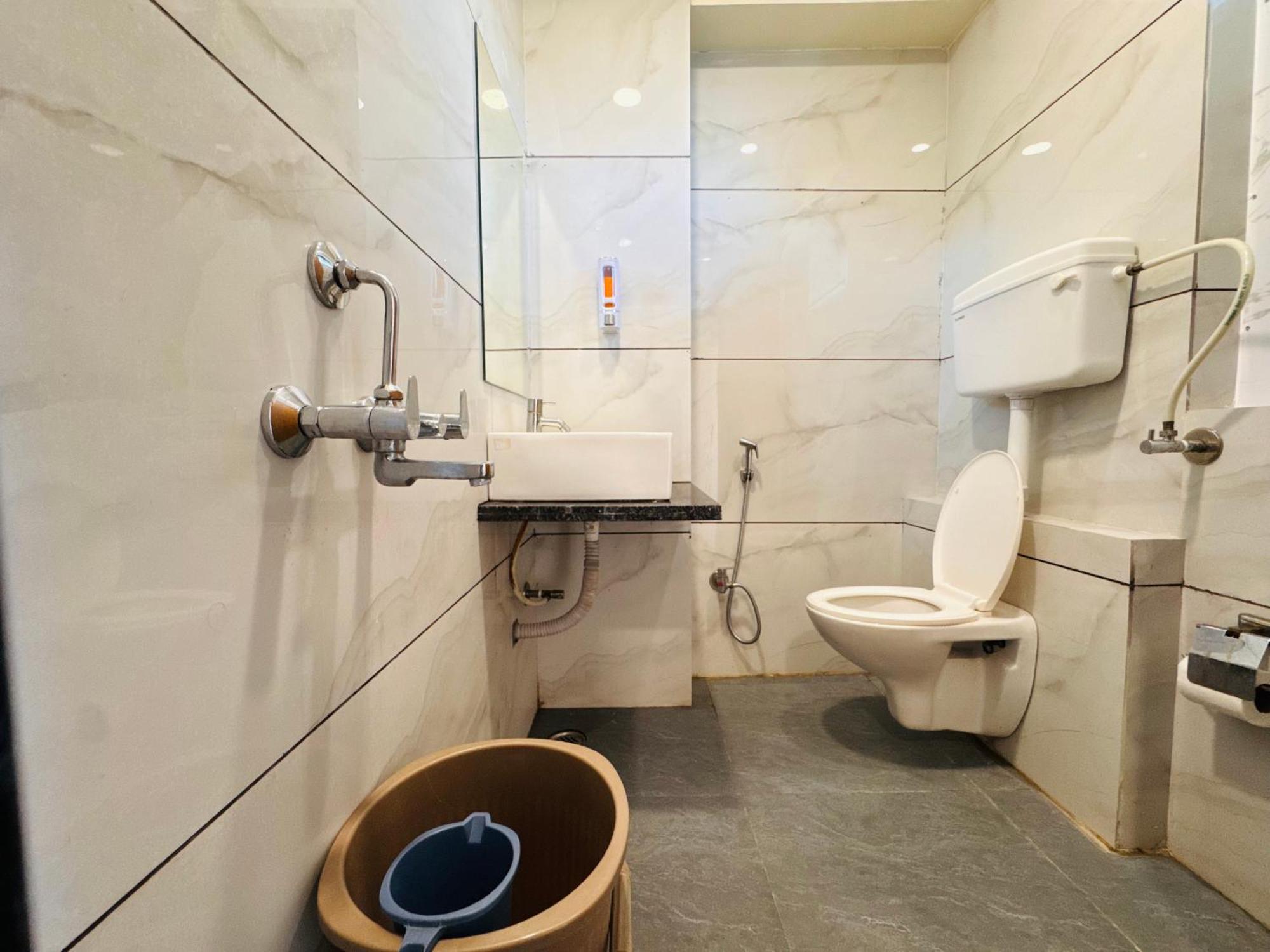 Hotel Shivlok Ujjain Bagian luar foto