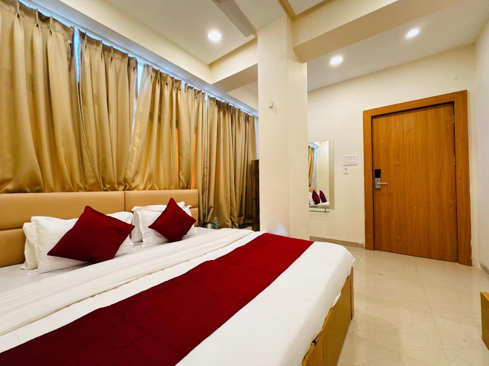 Hotel Shivlok Ujjain Bagian luar foto