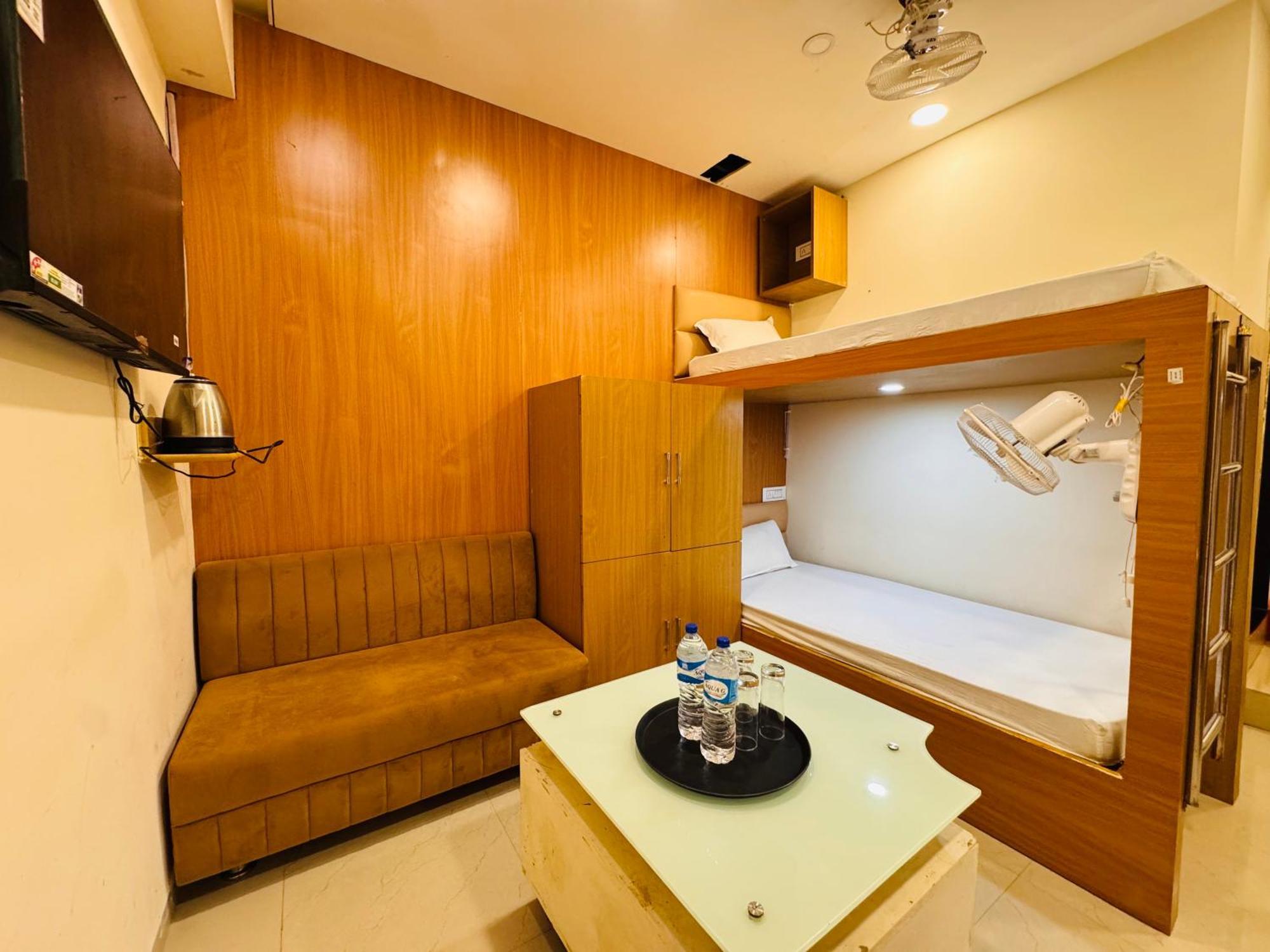 Hotel Shivlok Ujjain Bagian luar foto
