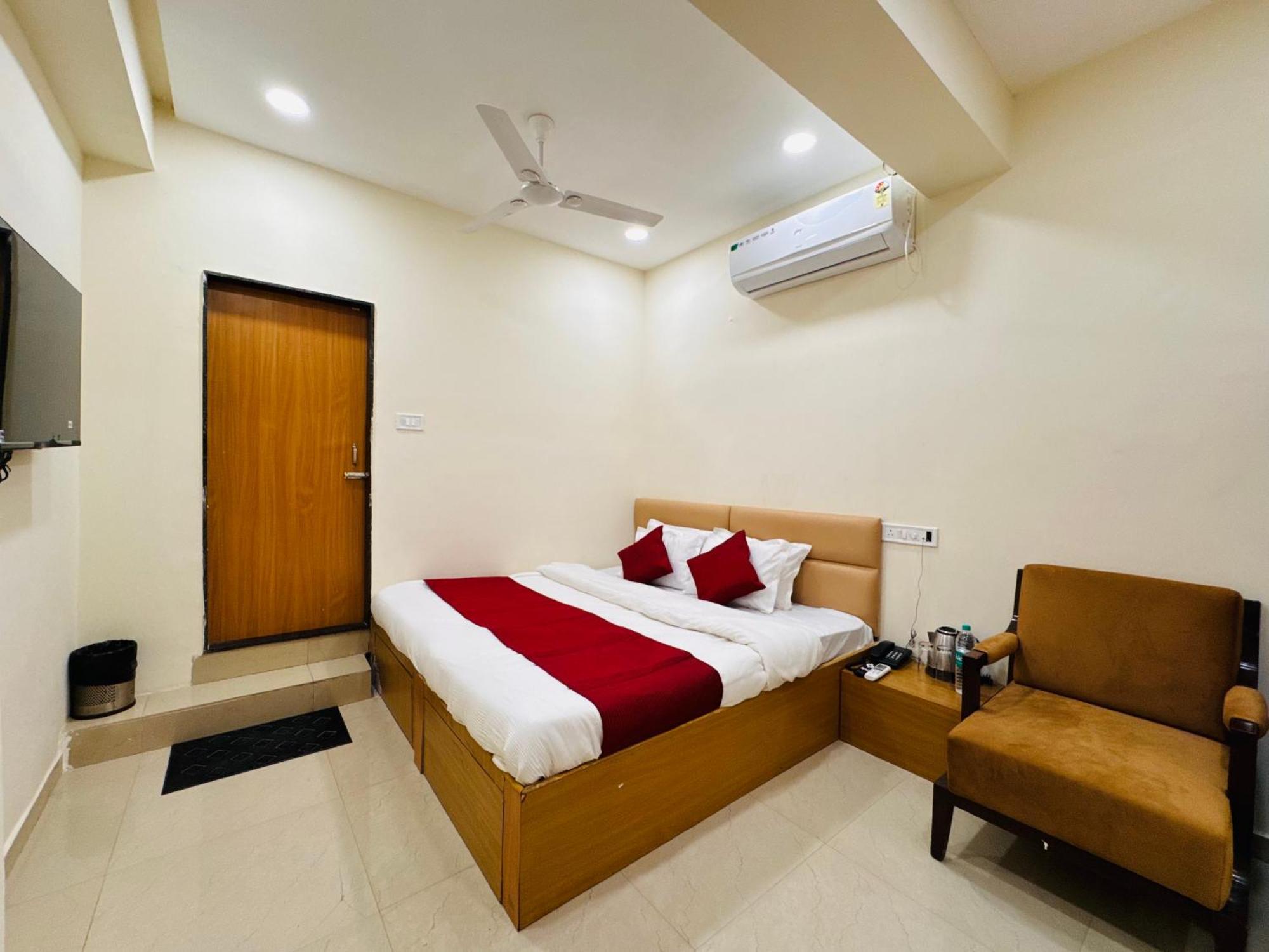 Hotel Shivlok Ujjain Bagian luar foto