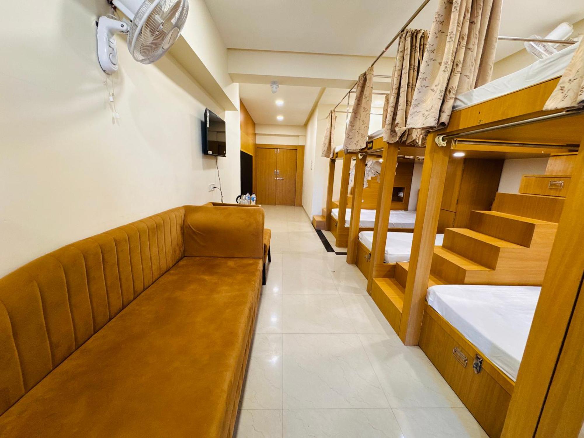 Hotel Shivlok Ujjain Bagian luar foto